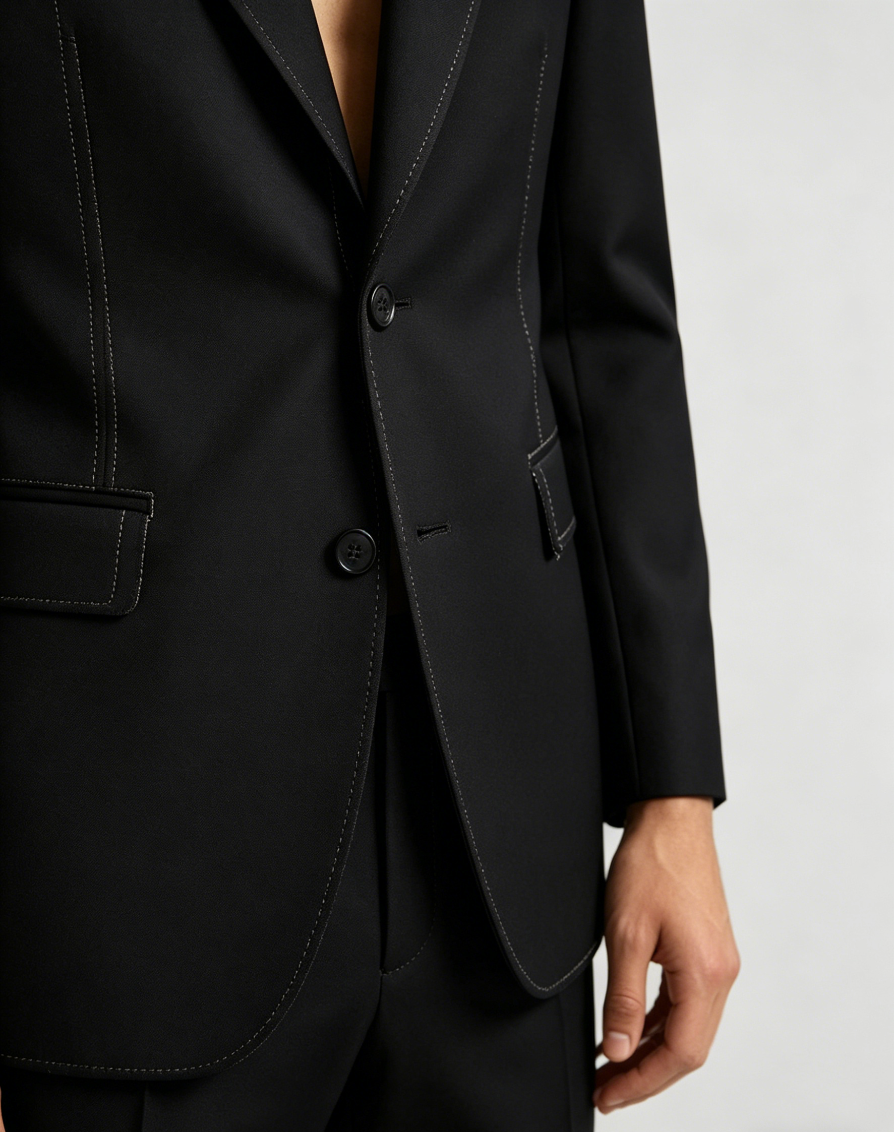 Worsted wool single-breasted suit with notched lapel - Image 2